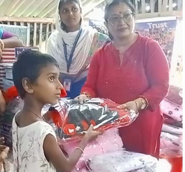 Like every year, this year too, on the occasion of Sharad Utsav, new clothes were distributed to the students of SAI. The boys and girls were very happy to receive the new clothes.